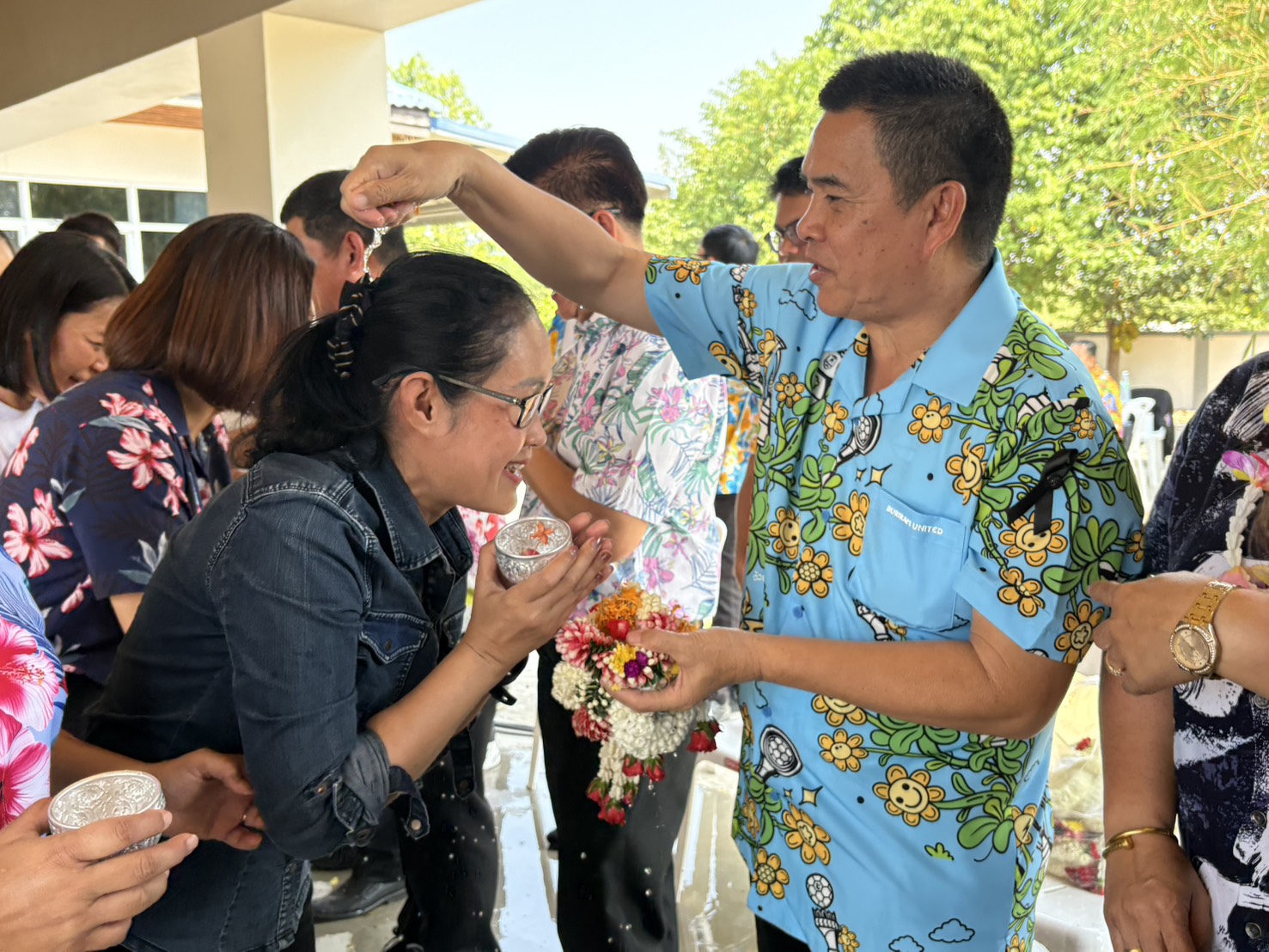 title - วันศุกร์ที่ 10 เมษายน 2569 นายประเสริฐ กาญจนเกียรติกุล ปฏิรูปที่ดินจังหวัดบุรีรัมย์ พร้อมด้วยเจ้าหน้าที่ ส.ป.ก.บุรีรัมย์ ร่วมพิธีสรงน้ำพระและพิธีรดน้ำดำหัวขอพรผู้ว่าราชการจังหวัดบุรีรัมย์เนื่องในประเพณีสงกรานต์ วันขึ้นปีใหม่ไทย ประจำปี 2569